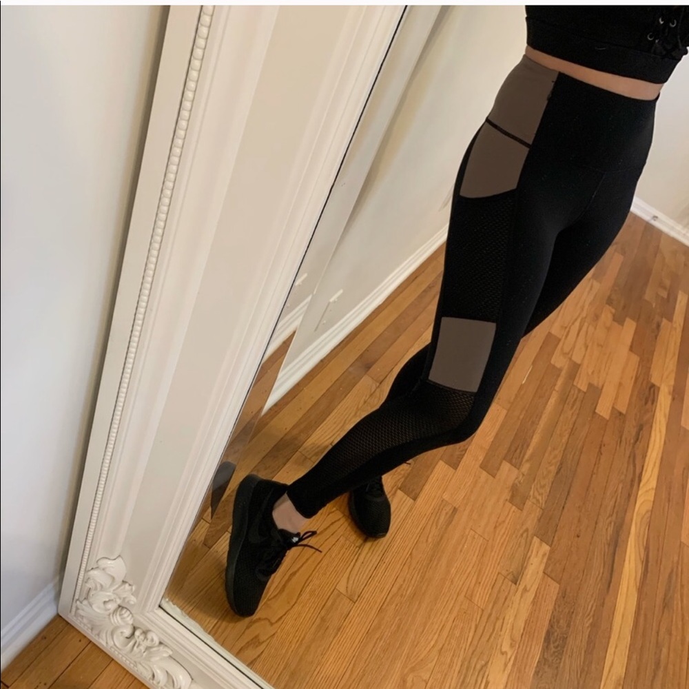 🆕🔄 Reposh Megan Color Block Leggings Mocha